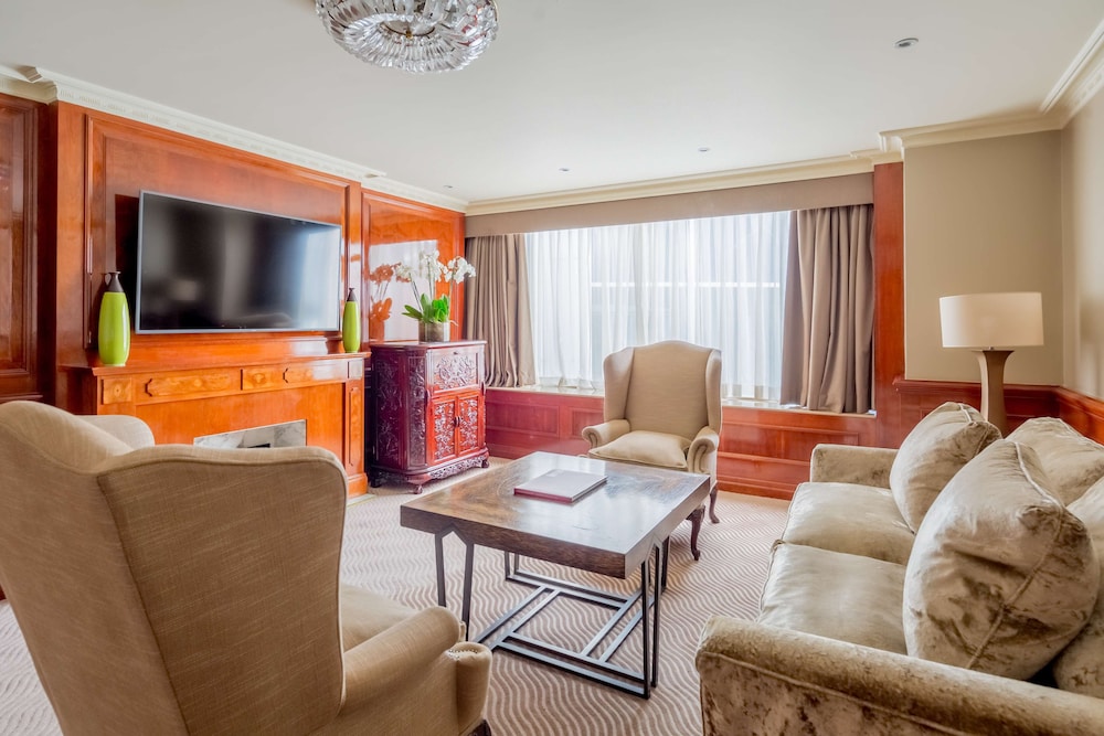 Radisson Blu Hotel, London Heathrow 4