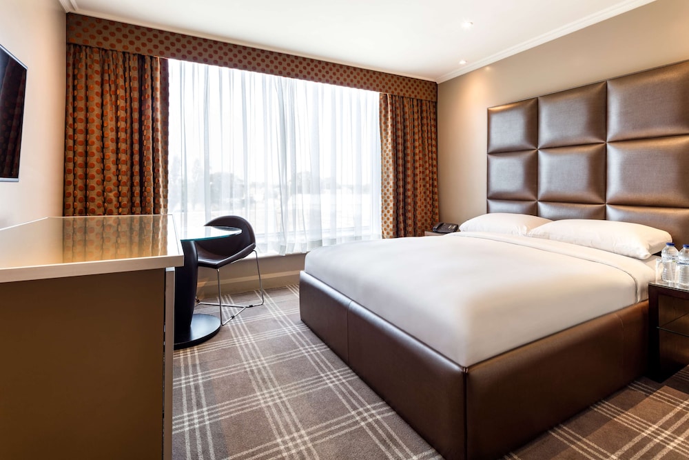 Radisson Blu Hotel, London Heathrow 14