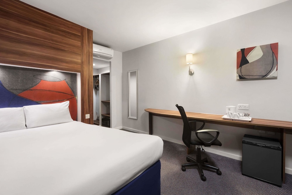 Ramada by Wyndham London Stansted Airport 10