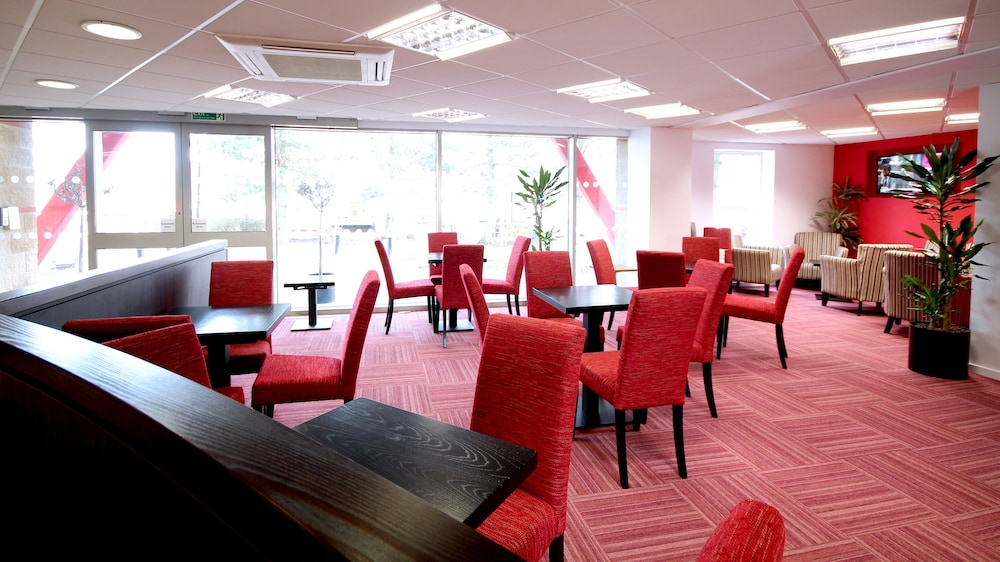Ramada by Wyndham London Stansted Airport 5