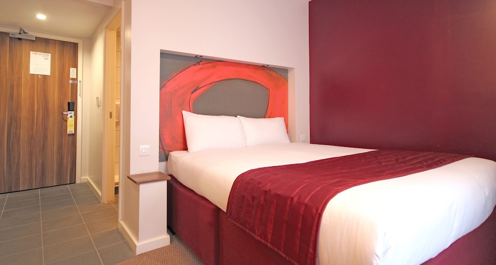 Ramada by Wyndham London Stansted Airport 7