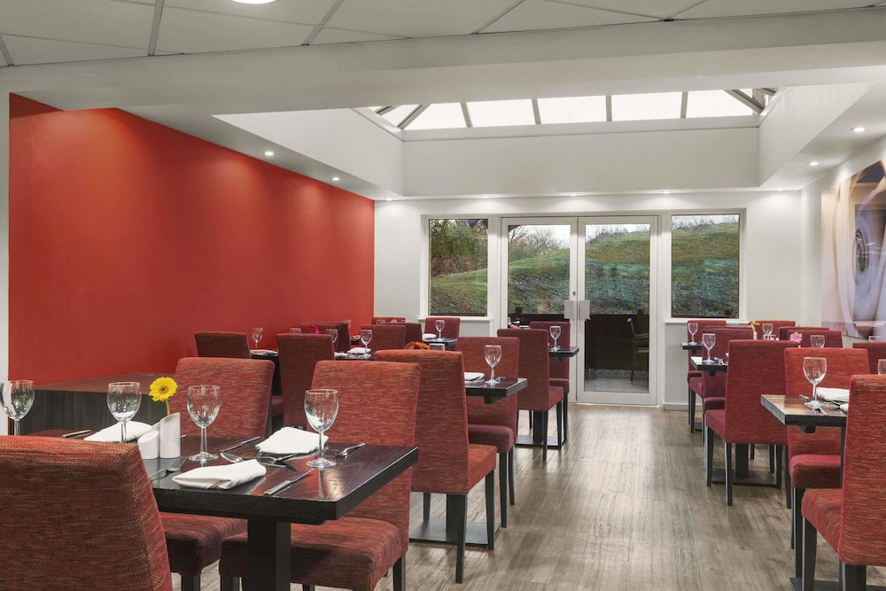 Ramada by Wyndham London Stansted Airport 23