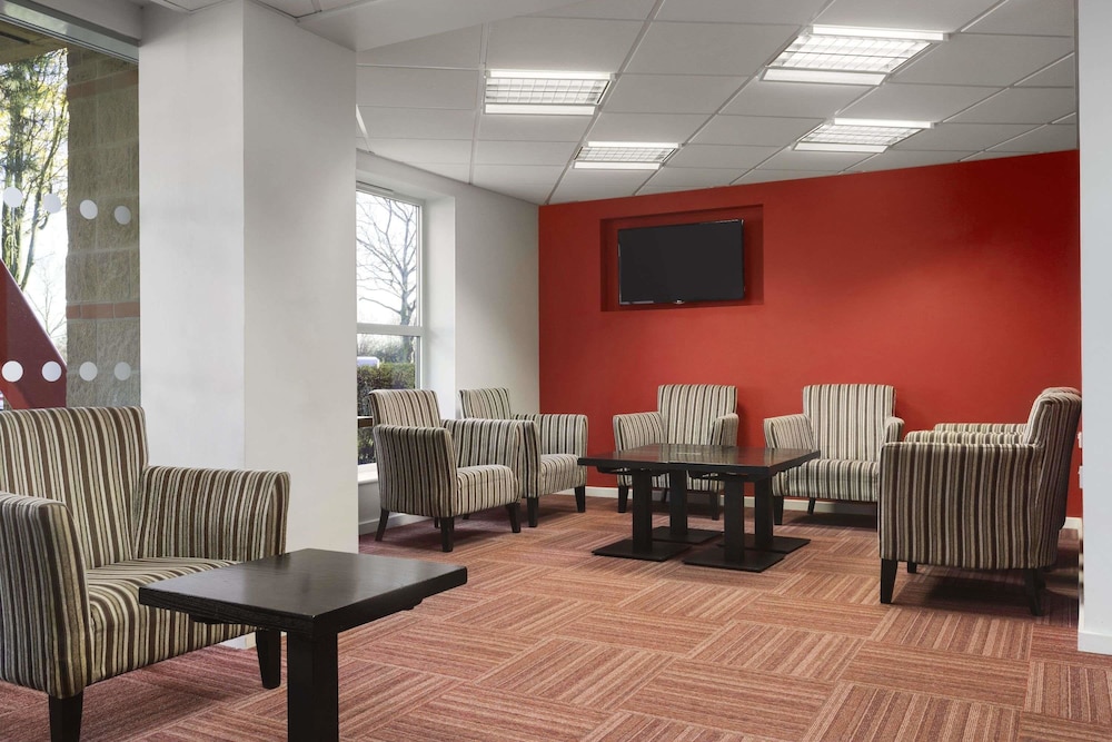 Ramada by Wyndham London Stansted Airport 24