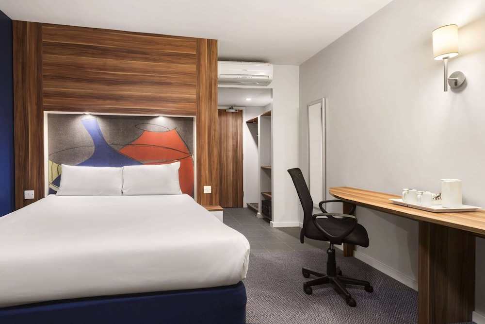 Ramada by Wyndham London Stansted Airport 14