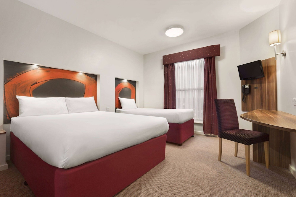 Ramada by Wyndham London Stansted Airport 16