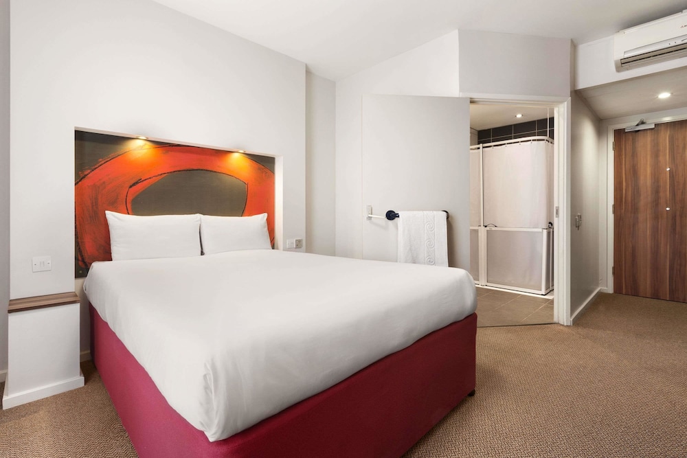Ramada by Wyndham London Stansted Airport 9