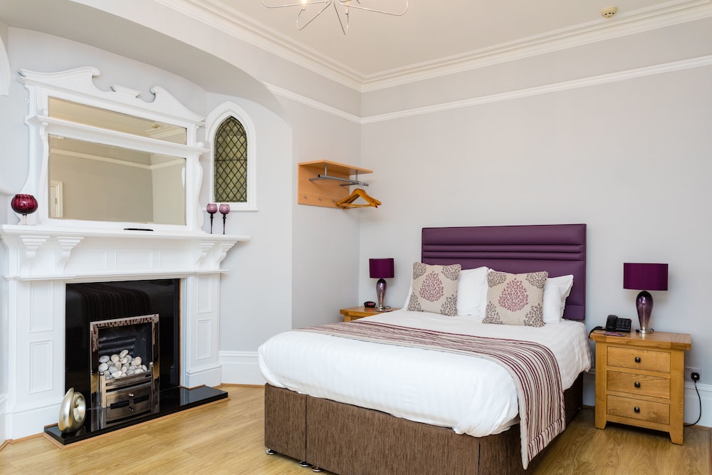 The Lawn Guest House 24