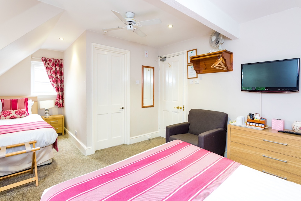 The Lawn Guest House 14