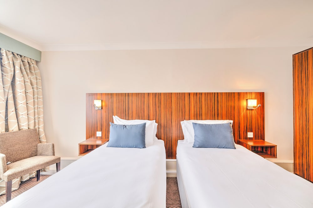 Palms Hotel & Retreat By Palette London Romford 8