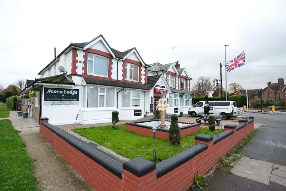 Acorn Lodge Gatwick 1