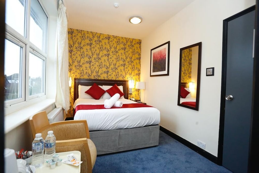 Acorn Lodge Gatwick 14