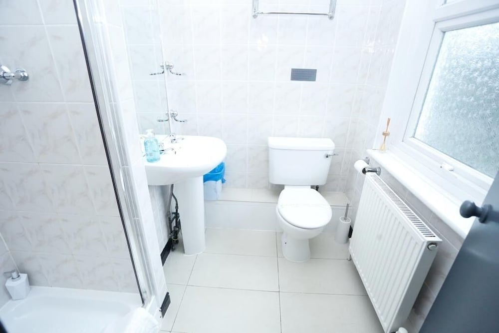 Acorn Lodge Gatwick 24