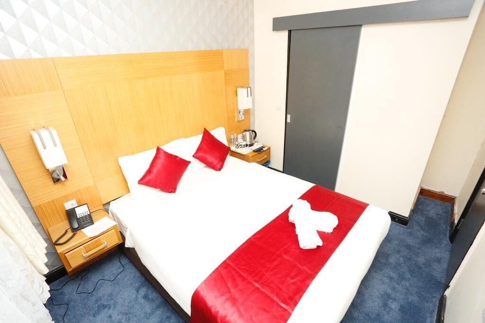 Acorn Lodge Gatwick 9