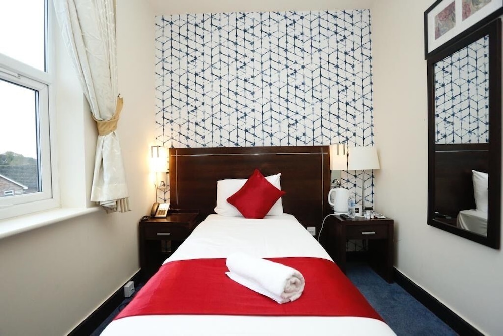 Acorn Lodge Gatwick 21