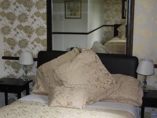 Lakeside Guesthouse 24