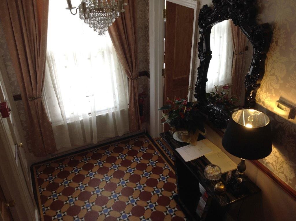 Lakeside Guesthouse 5