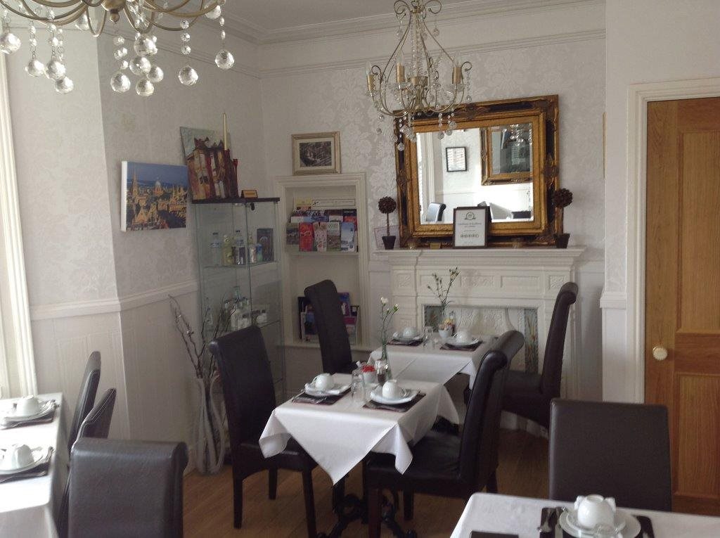 Lakeside Guesthouse 6