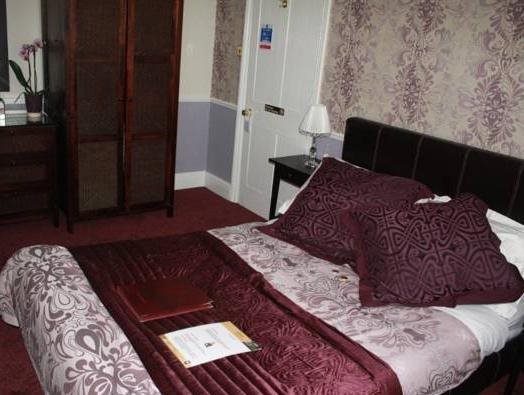 Lakeside Guesthouse 7