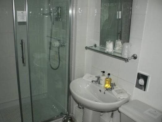 Lakeside Guesthouse 9