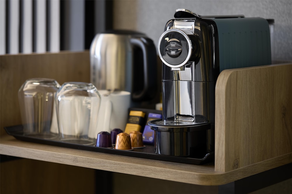 Premier Inn Tonbridge North 8