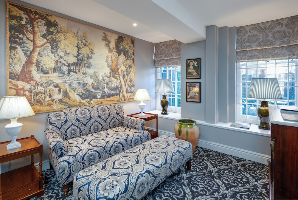 No. 30 Knightsbridge 6