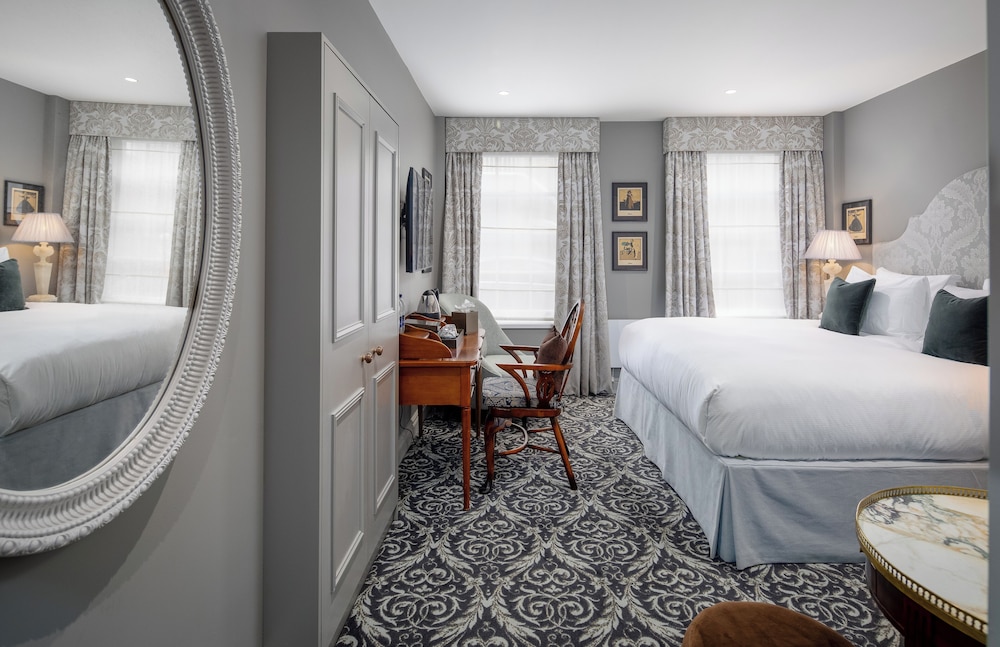 No. 30 Knightsbridge 12