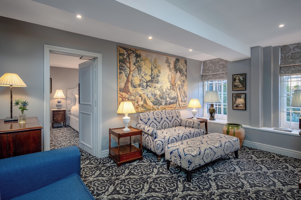 No. 30 Knightsbridge 11