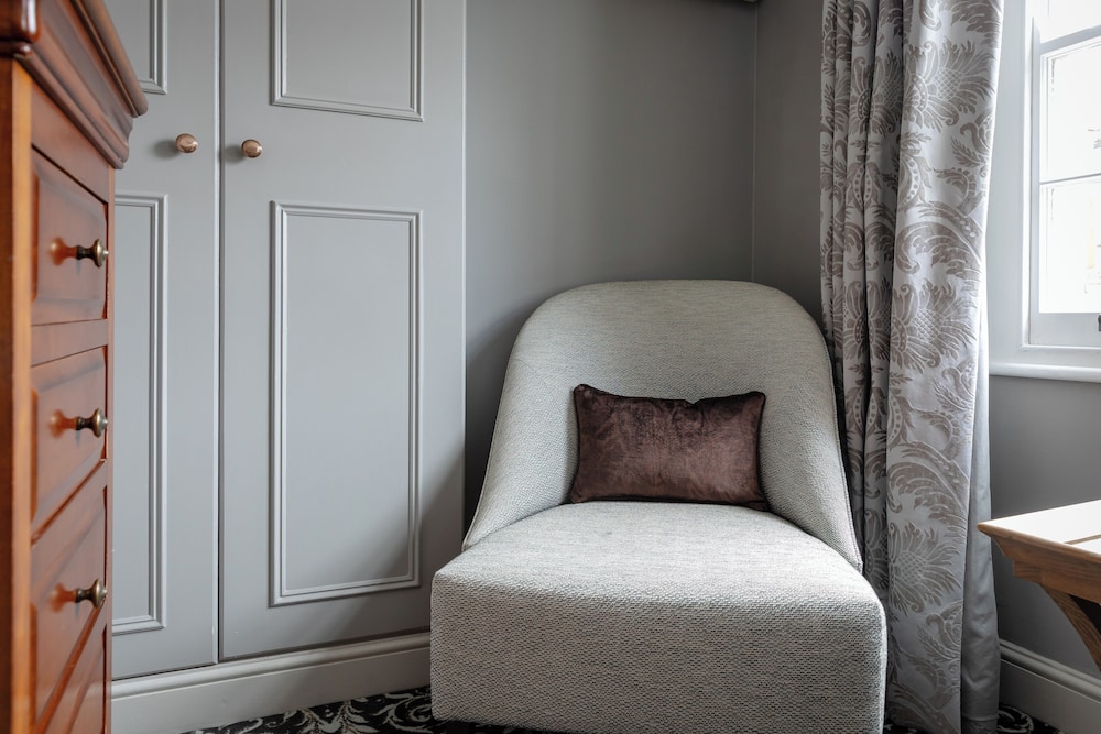 No. 30 Knightsbridge 18