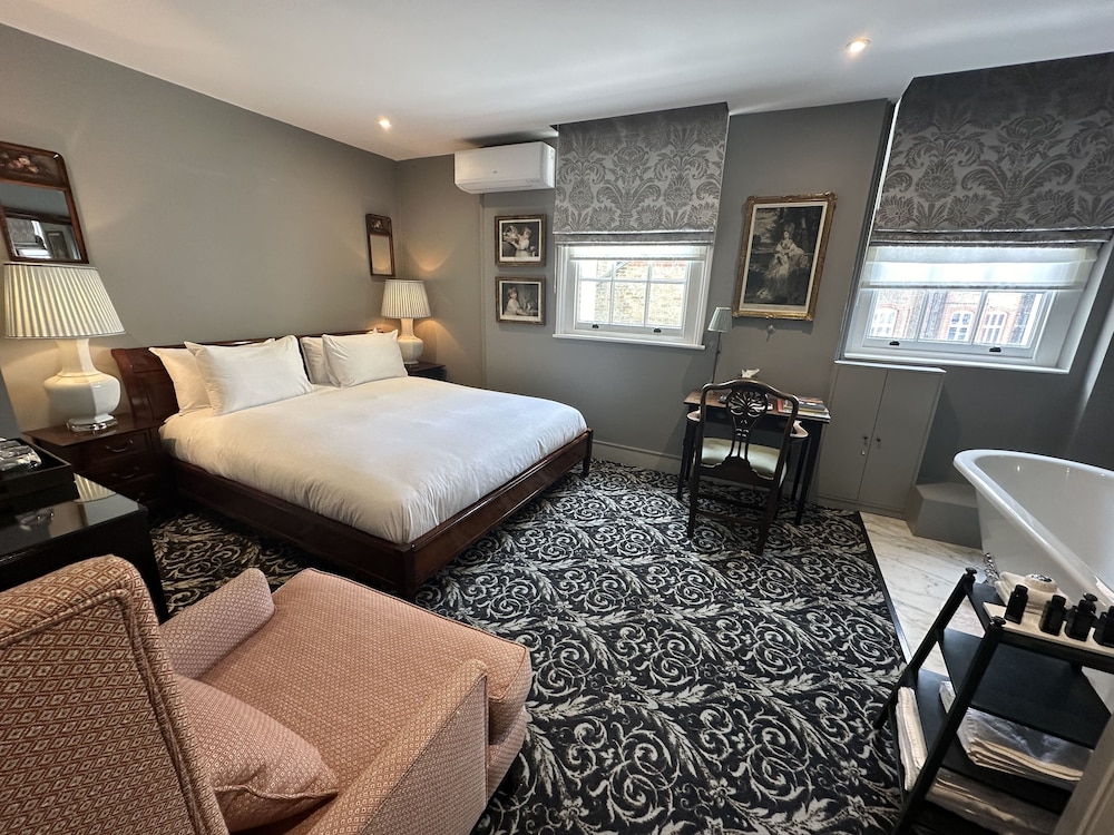 No. 30 Knightsbridge 5