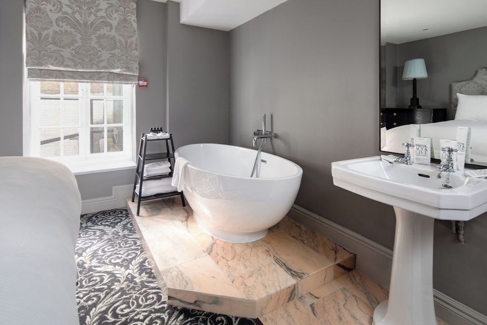No. 30 Knightsbridge 24
