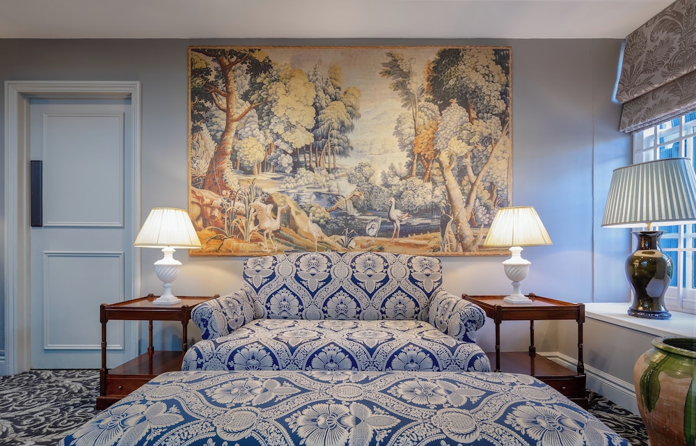 No. 30 Knightsbridge 13