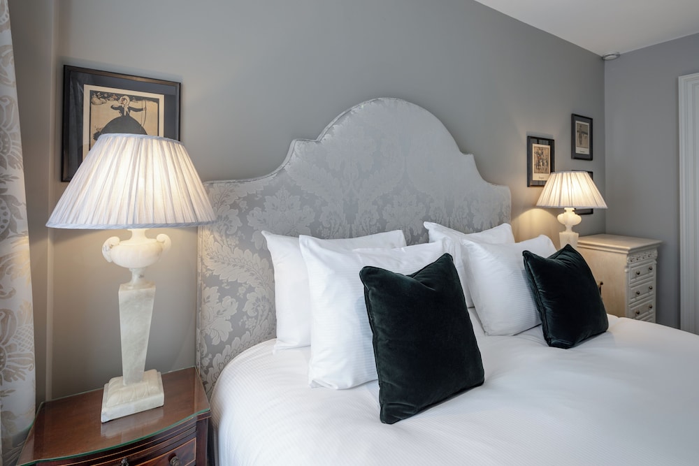 No. 30 Knightsbridge 15