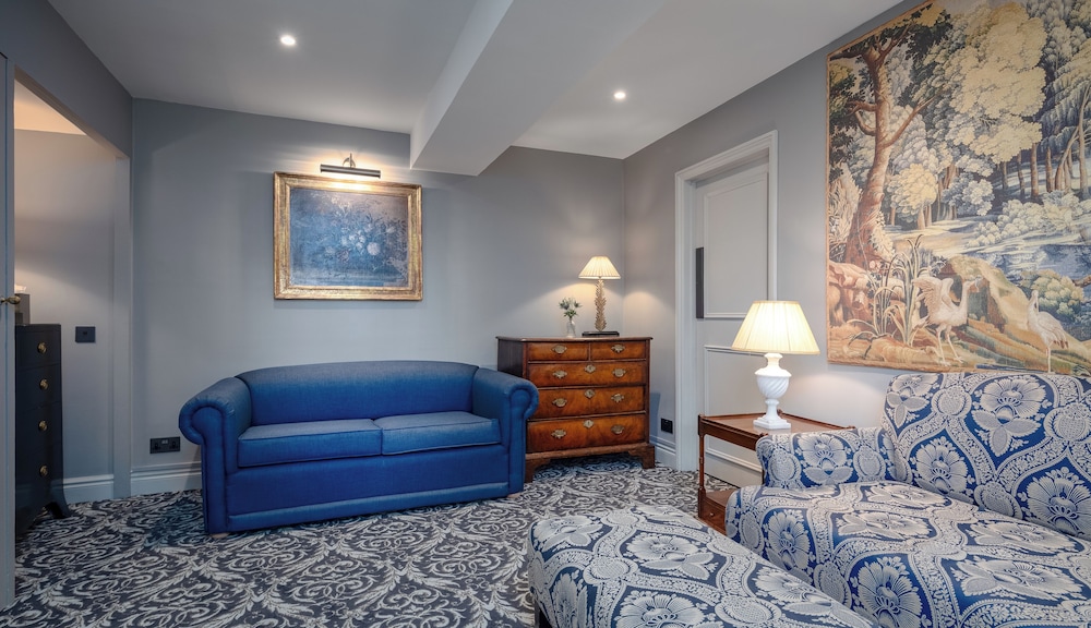 No. 30 Knightsbridge 10