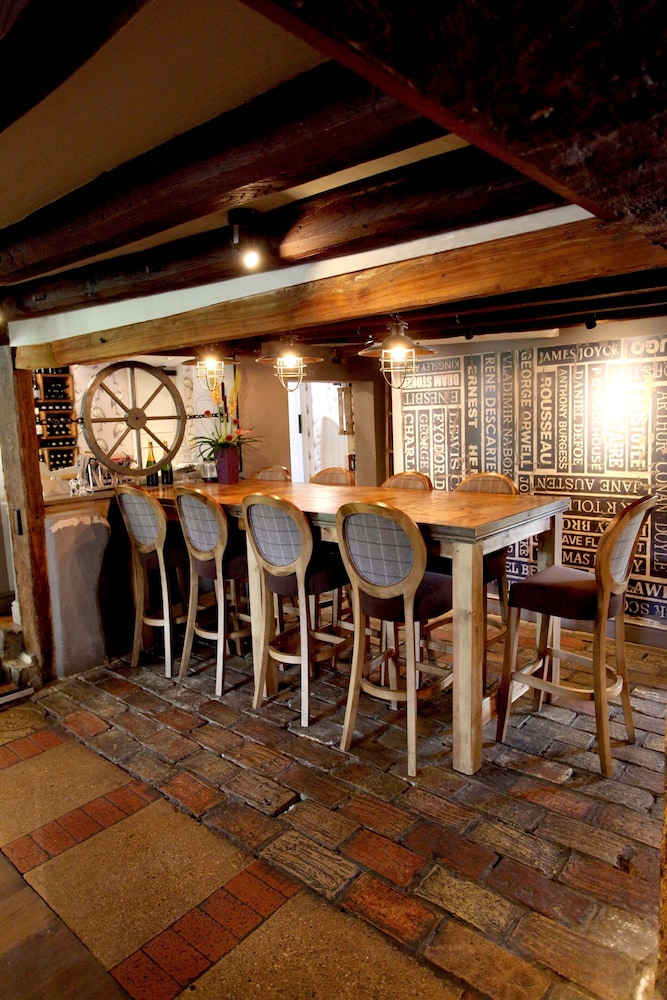 The Crown 11