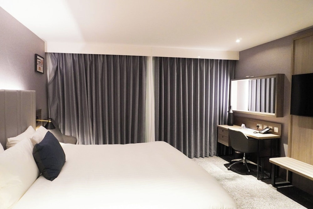 Crowne Plaza London - Kingston 19