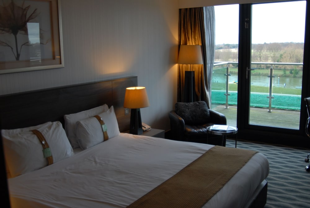 Crowne Plaza London - Kingston 4
