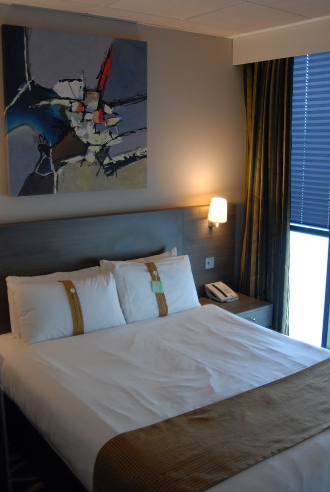 Crowne Plaza London - Kingston 9