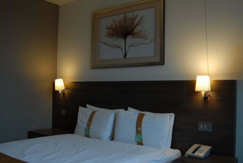 Crowne Plaza London - Kingston 5