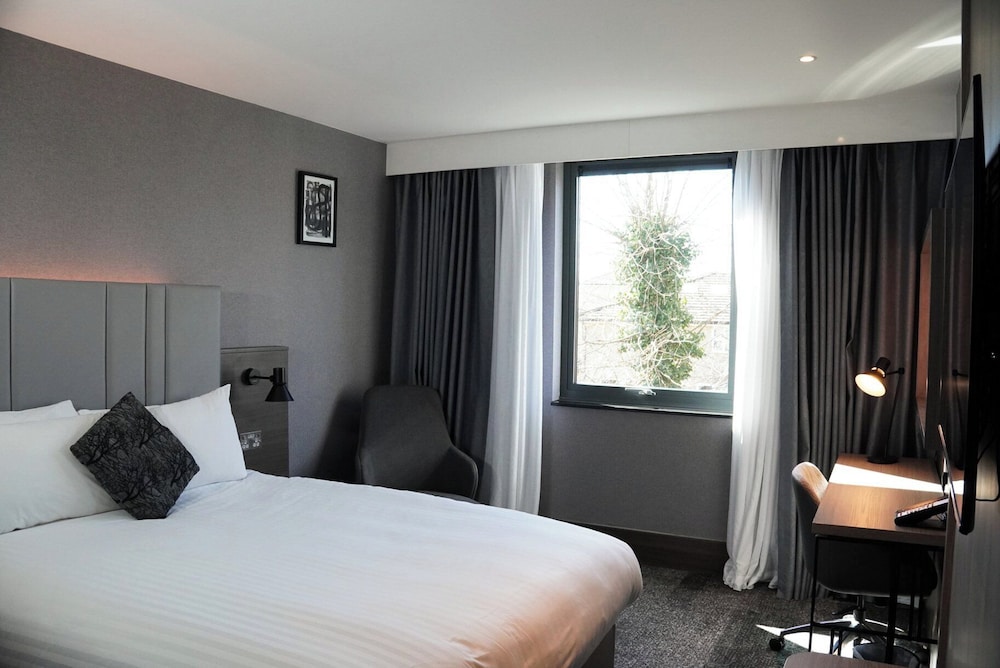 Crowne Plaza London - Kingston 24