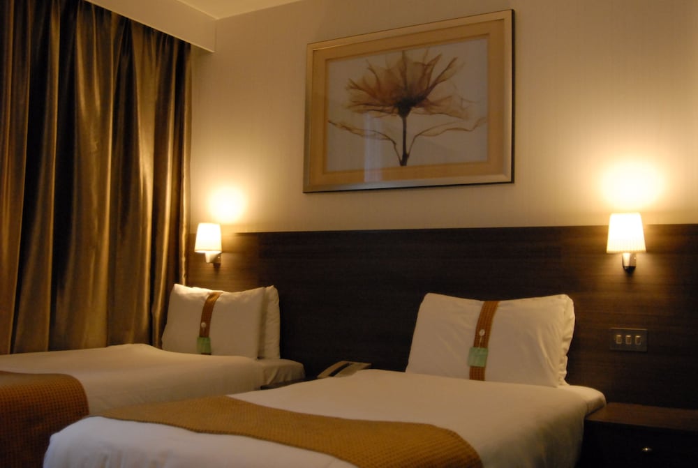 Crowne Plaza London - Kingston 3