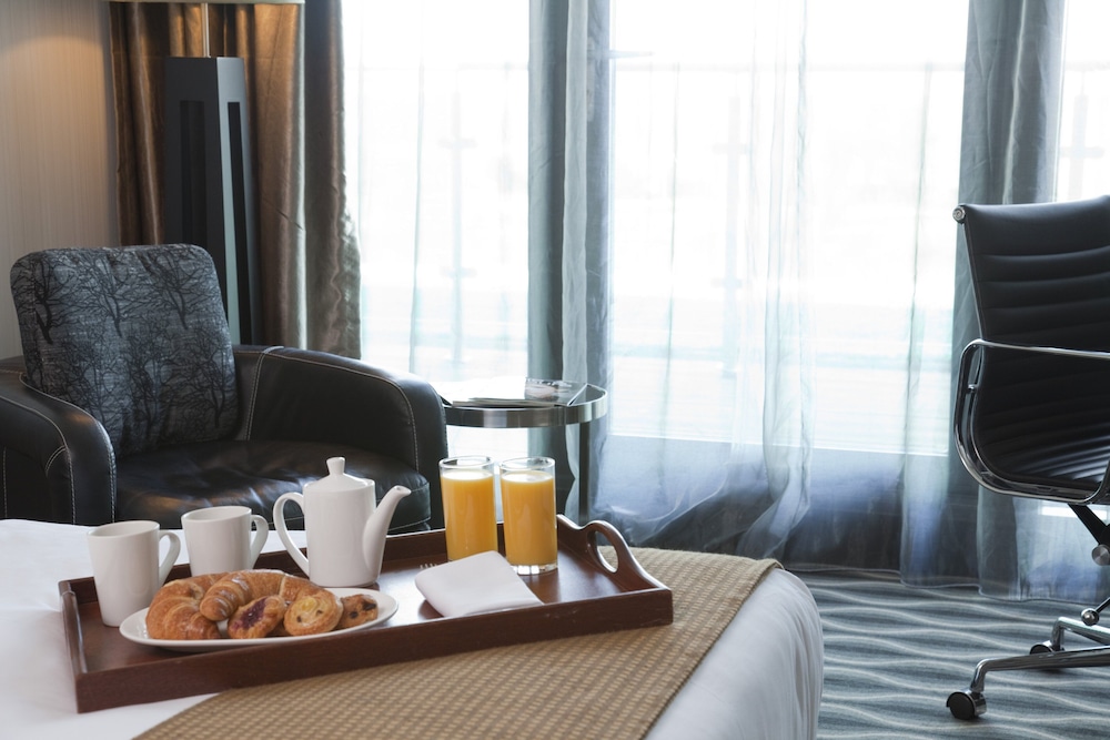 Crowne Plaza London - Kingston 18