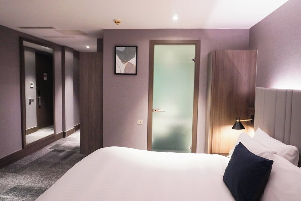 Crowne Plaza London - Kingston 20