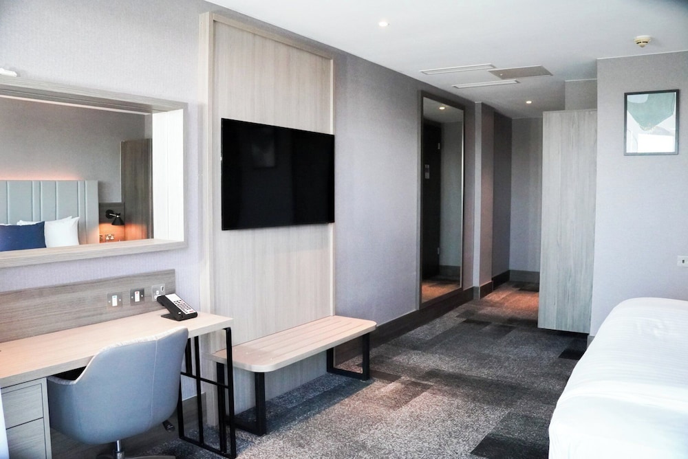 Crowne Plaza London - Kingston 23