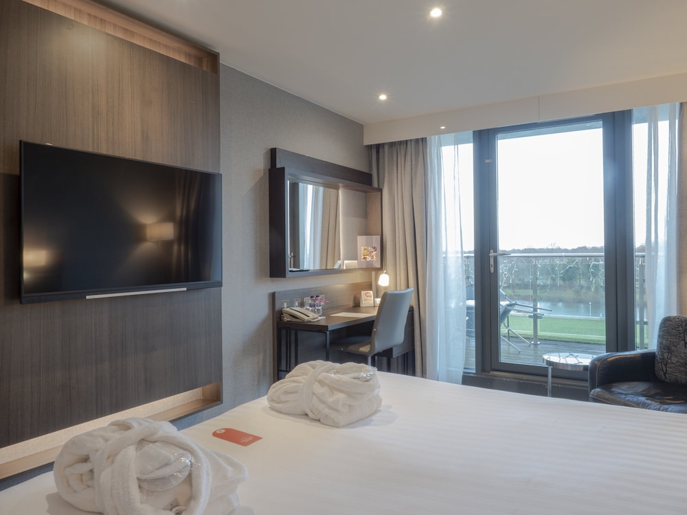 Crowne Plaza London - Kingston 12
