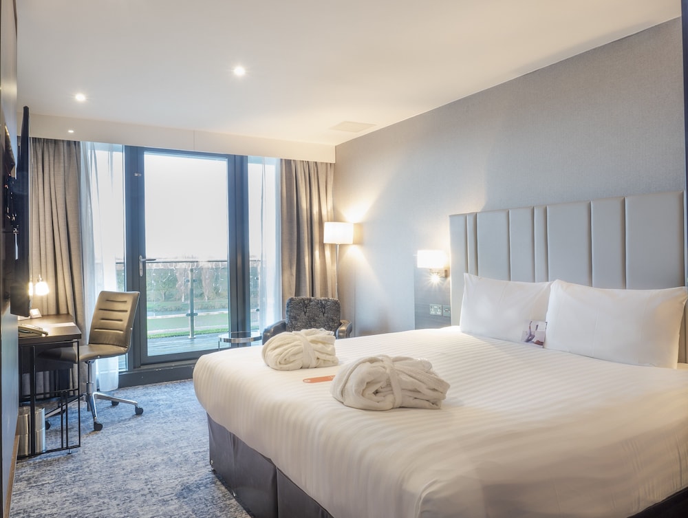Crowne Plaza London - Kingston 11