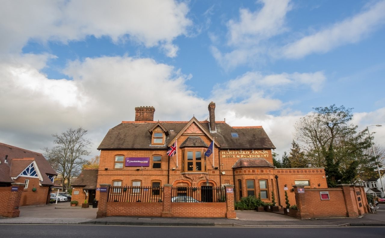 Harefield Manor 4