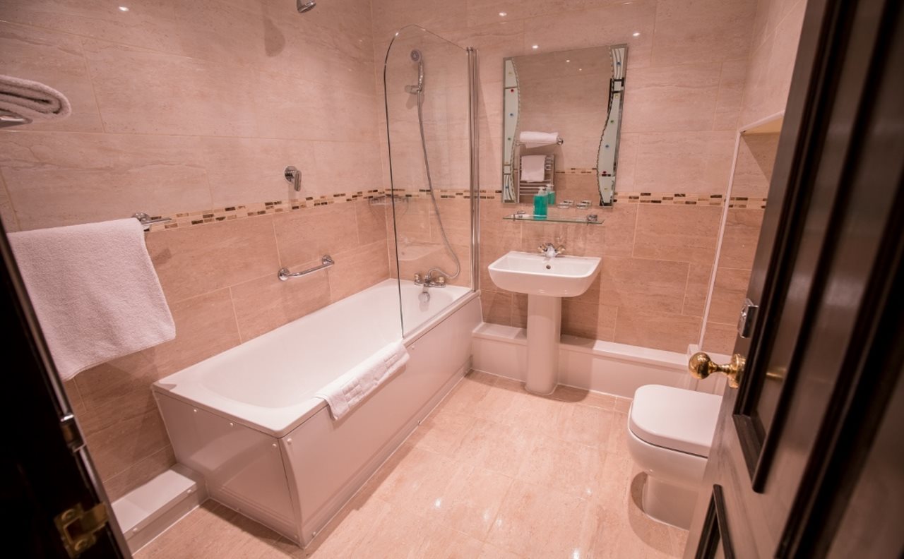 Harefield Manor 6