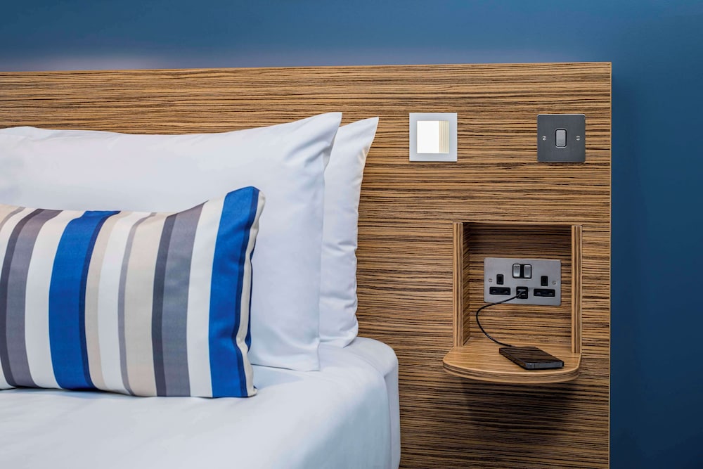 Travelodge London Ealing 11