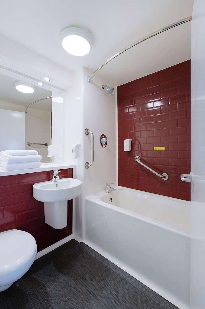 Travelodge London Ealing 20
