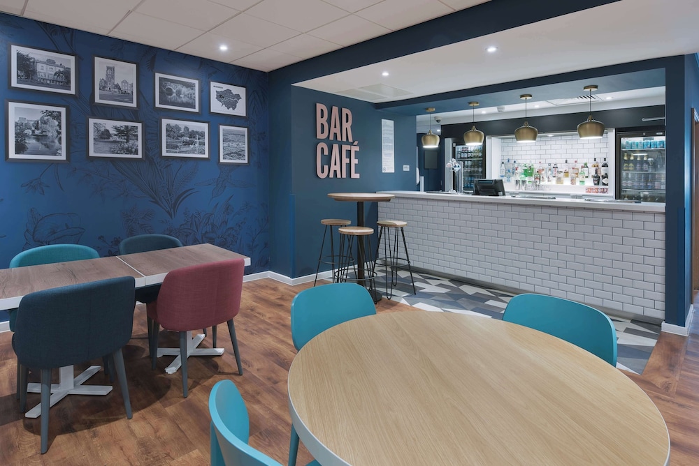 Travelodge London Ealing 23